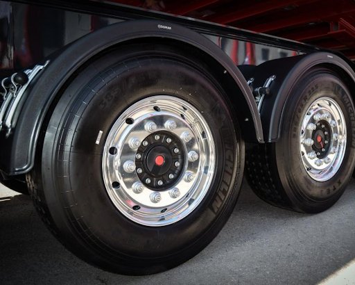 How Semi Truck Quarter Fenders Enhance Safety and Durability