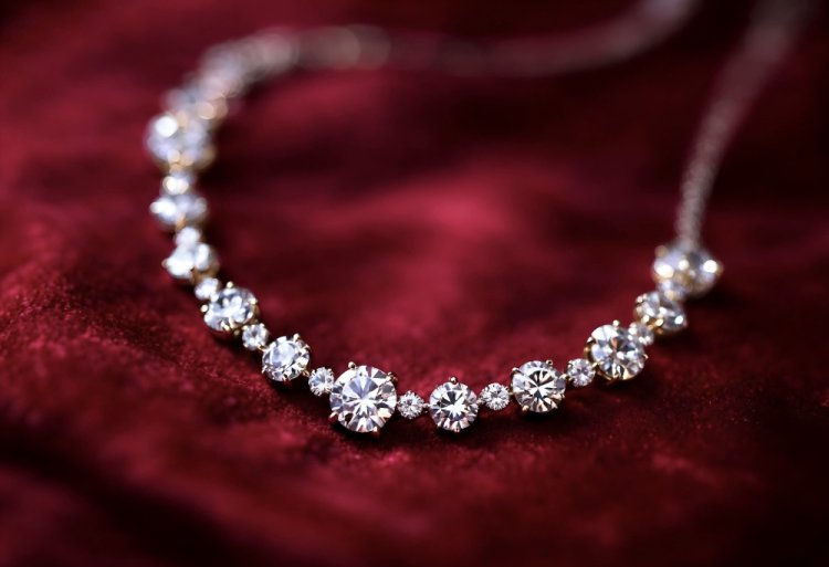 Red Carpet Ready: Celebrity-Inspired Diamond Necklaces