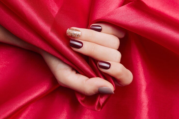 Essie’s Gel Couture Nail Polish + Top Coat Kit: The Perfect Valentine's Day Gift for Nails That Shine