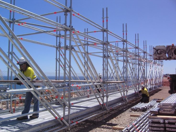 What is the safety requirement for scaffolding?