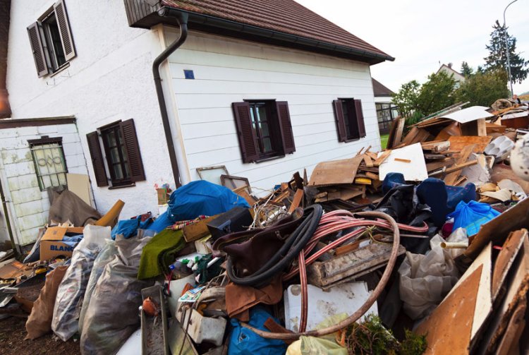 How Long Does Waste Clearance Take? How Many People Are Needed?