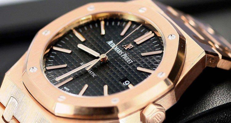 Luxury Watches in Singapore: A Guide to Owning Timeless Elegance